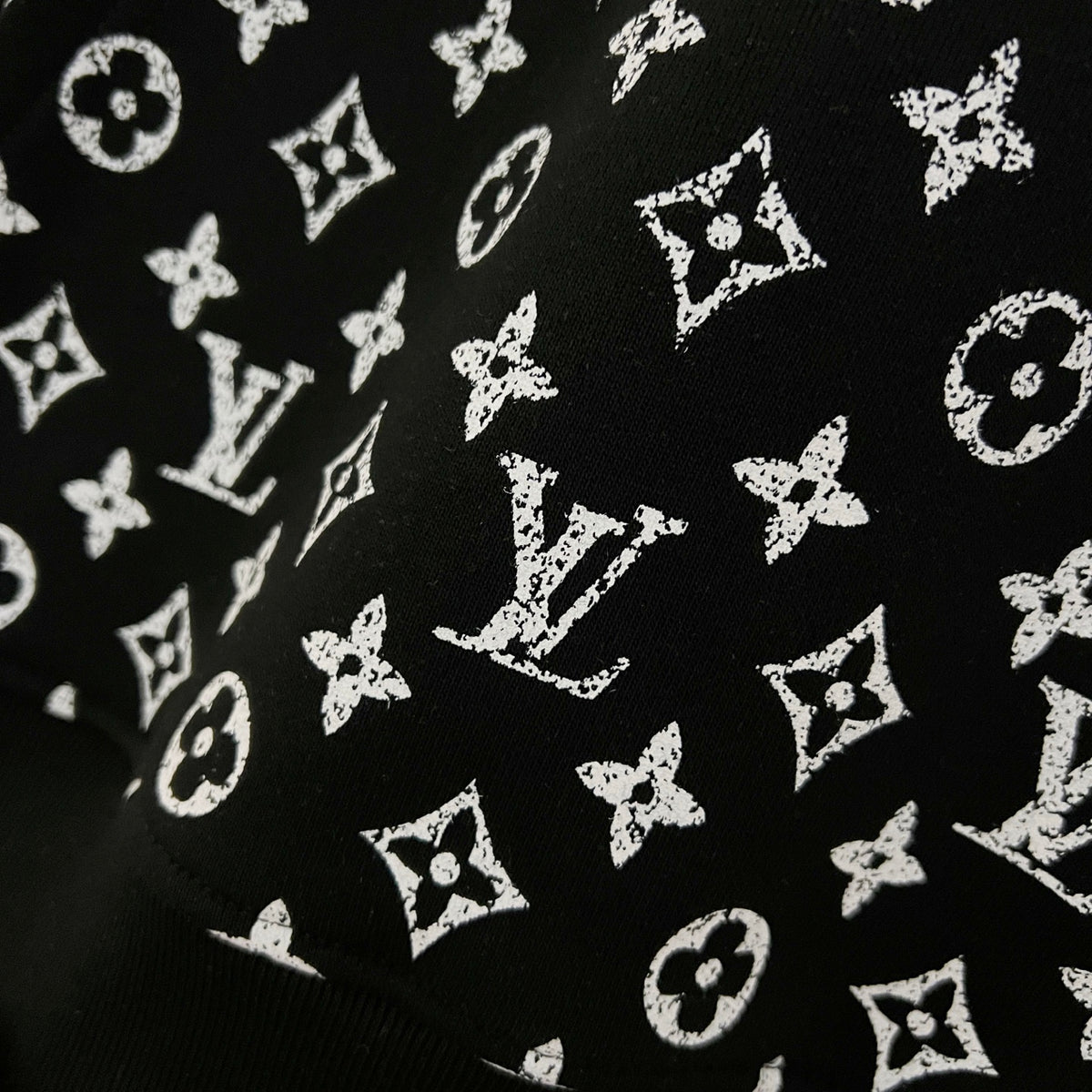 Classic Fit Hoodie-1040