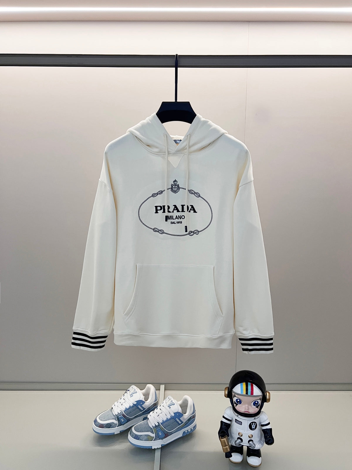 Classic Fit Hoodie-1050