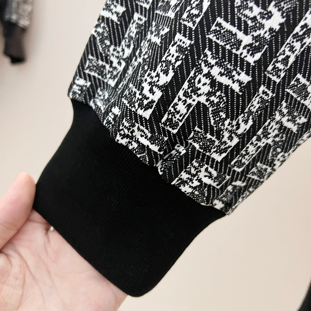 Classic Fit Hoodie-1060