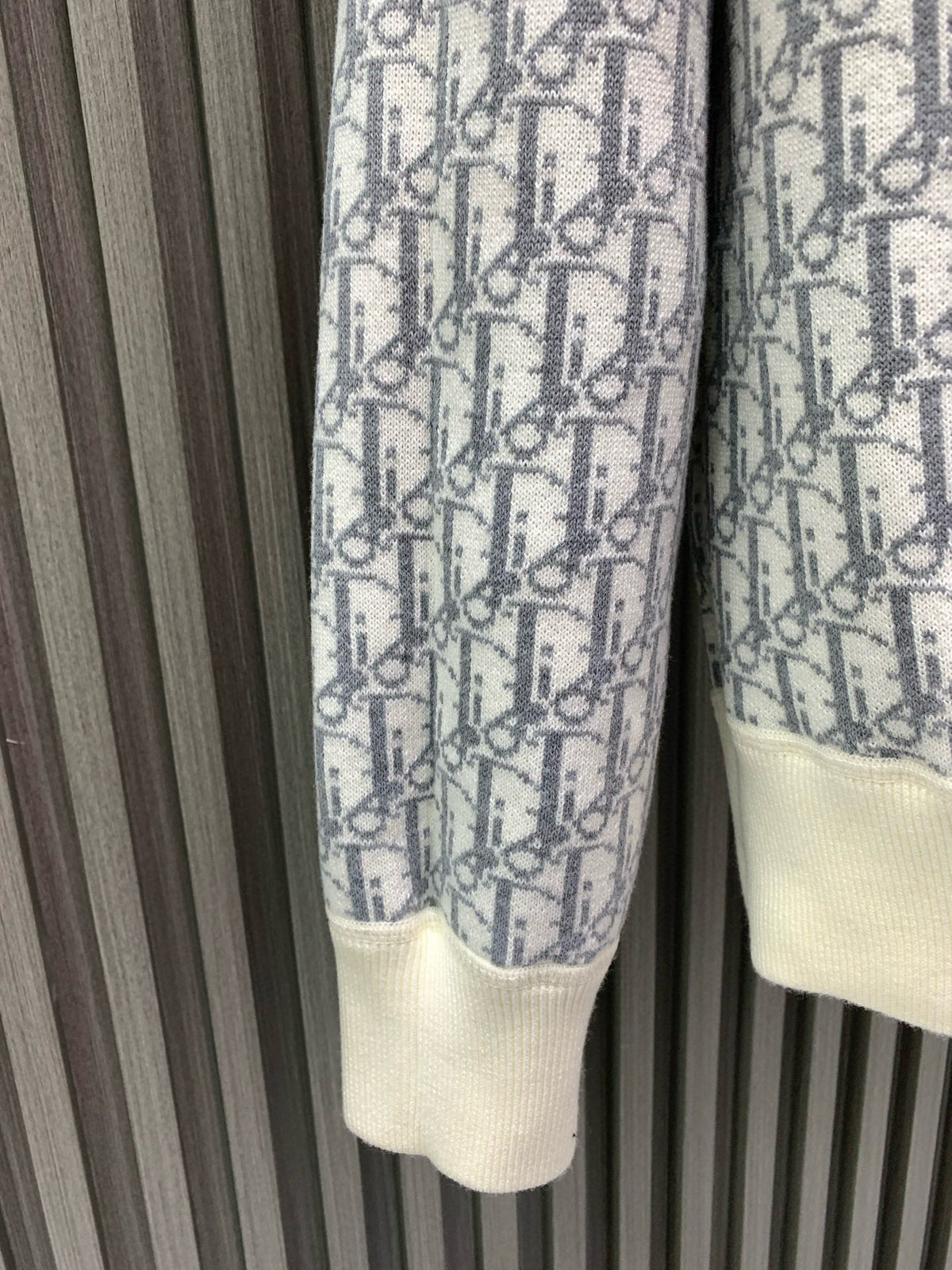 Classic Fashion Sweater-1083