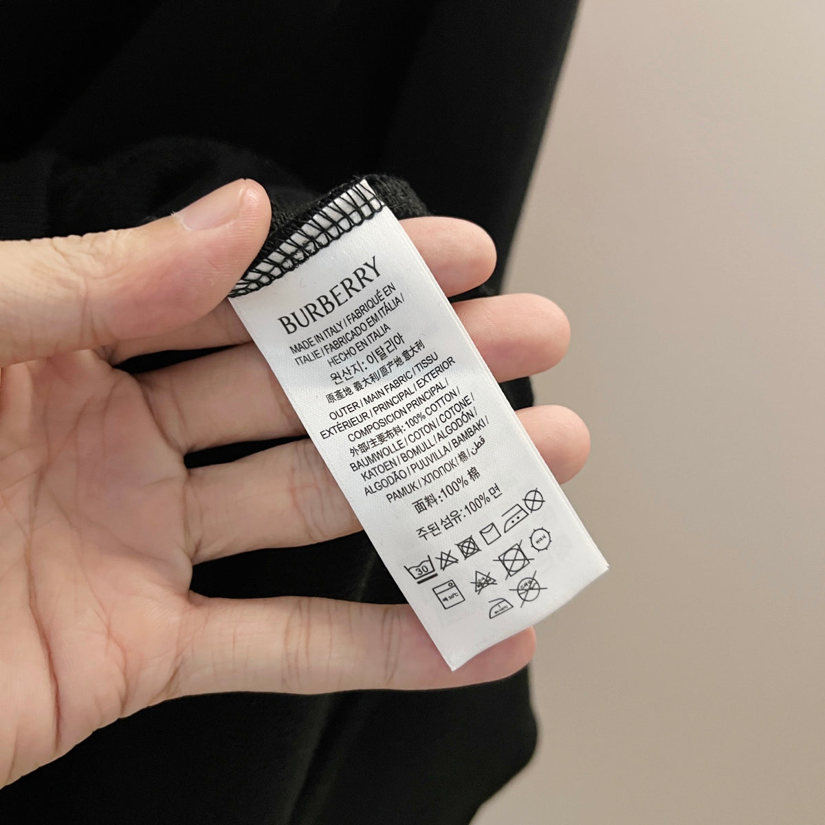 Classic Fit Hoodie-1046