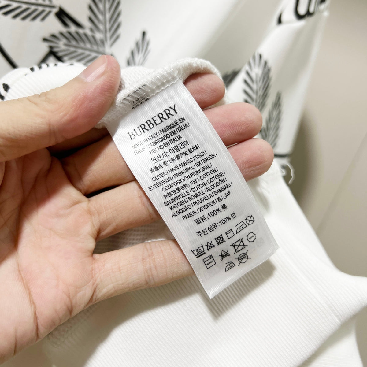 Classic Fit Hoodie-1097